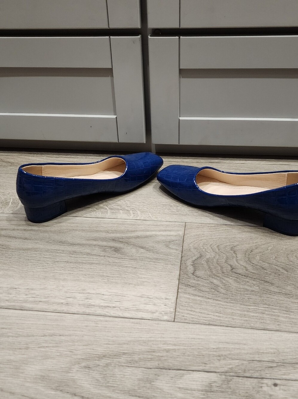 NEW Classic Blue Patent Low Heel Women's Pumps - Picture 8 of 9